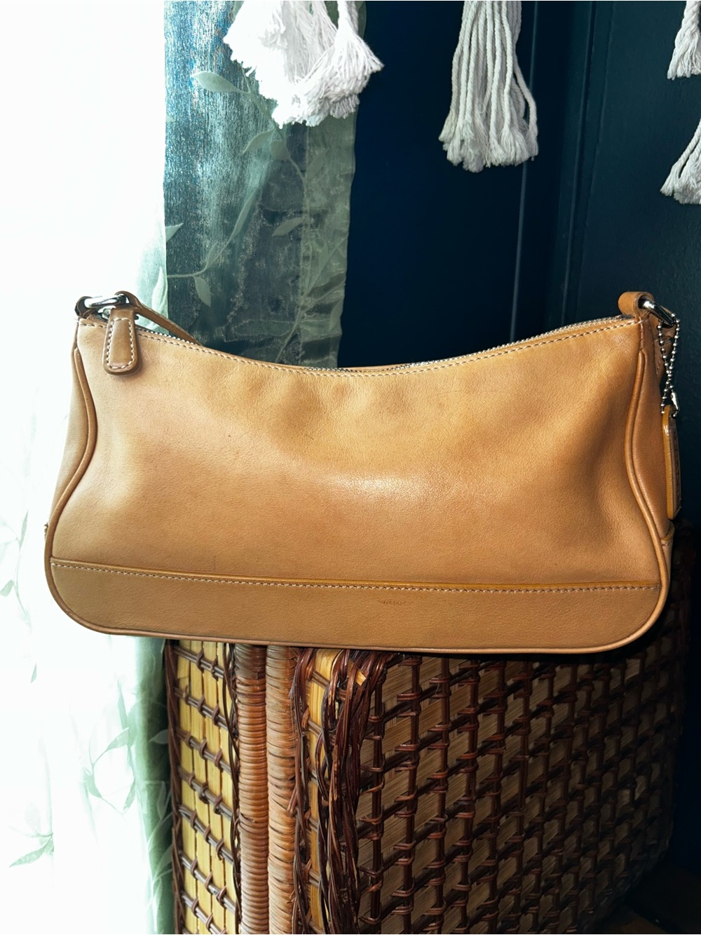 Coach 2003 Hampton Demi Baguette Bag in Camel leather with COA - Picture 4 of 16